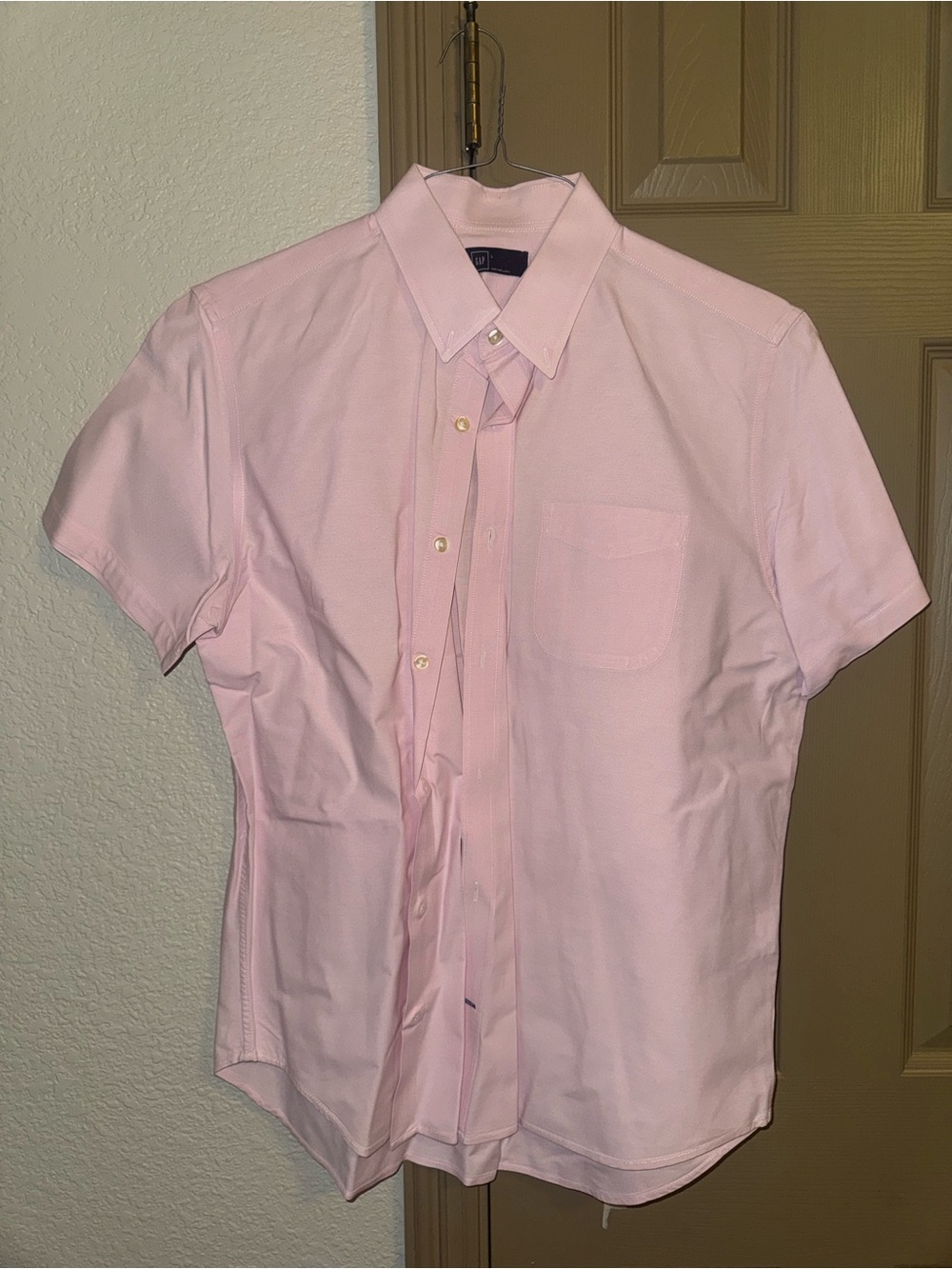 GAP Short-Sleeve Button-Down Shirt in Light Pink